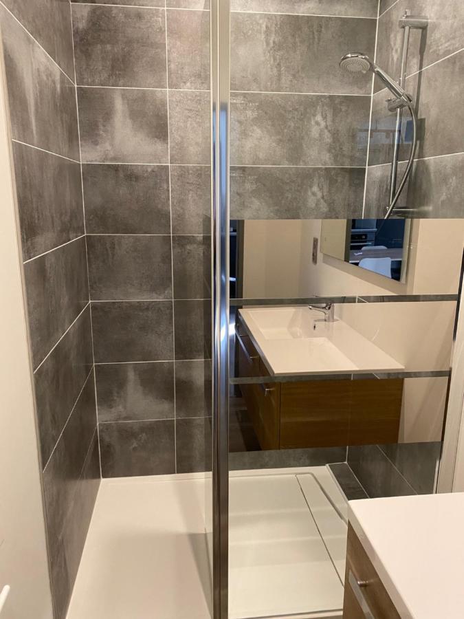 Résidence avec un T3 un T2 et un STUDIO en Centre Ville d Argelès-Gazost Esterno foto