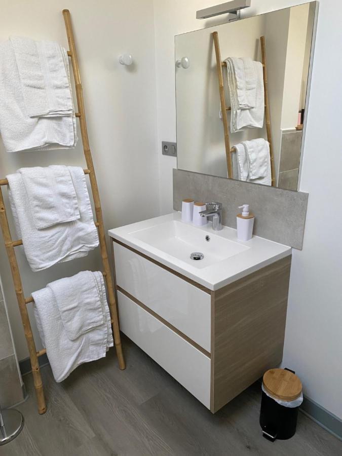 Résidence avec un T3 un T2 et un STUDIO en Centre Ville d Argelès-Gazost Esterno foto