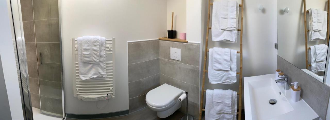Résidence avec un T3 un T2 et un STUDIO en Centre Ville d Argelès-Gazost Esterno foto